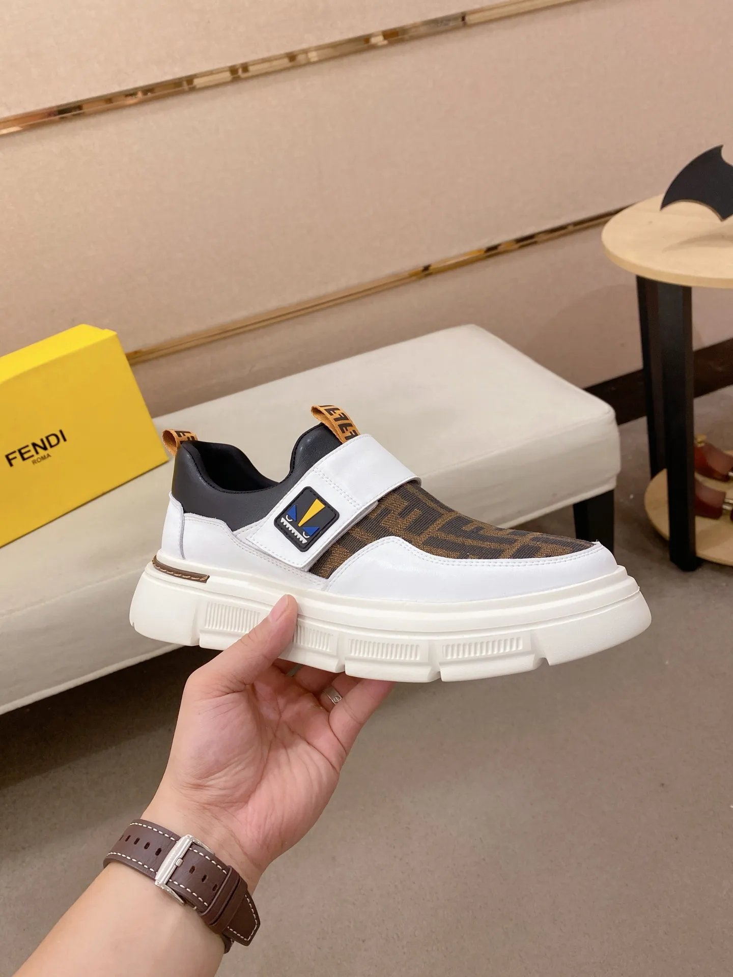 Men's shoes 💰 400💰 (fendi) New style 👊🏻 upper 🇮🇹 imported cowhide fabric 🇩🇪 lining imported sheepskin lining. The original outsole is molded to highlight the identity of every man, and the upper foot is elegant and stable🚶🏻🚶🏻The high-end custom counters reproduce the original version📯No matter the wind or rain, the shoe last remains unchanged and can withstand the verification of time🔍️,🔵 Size: 38-44